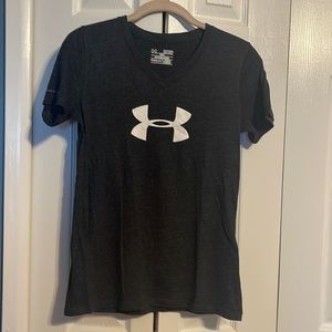 Under Armour short sleeve v neck t shirt in grey size XS